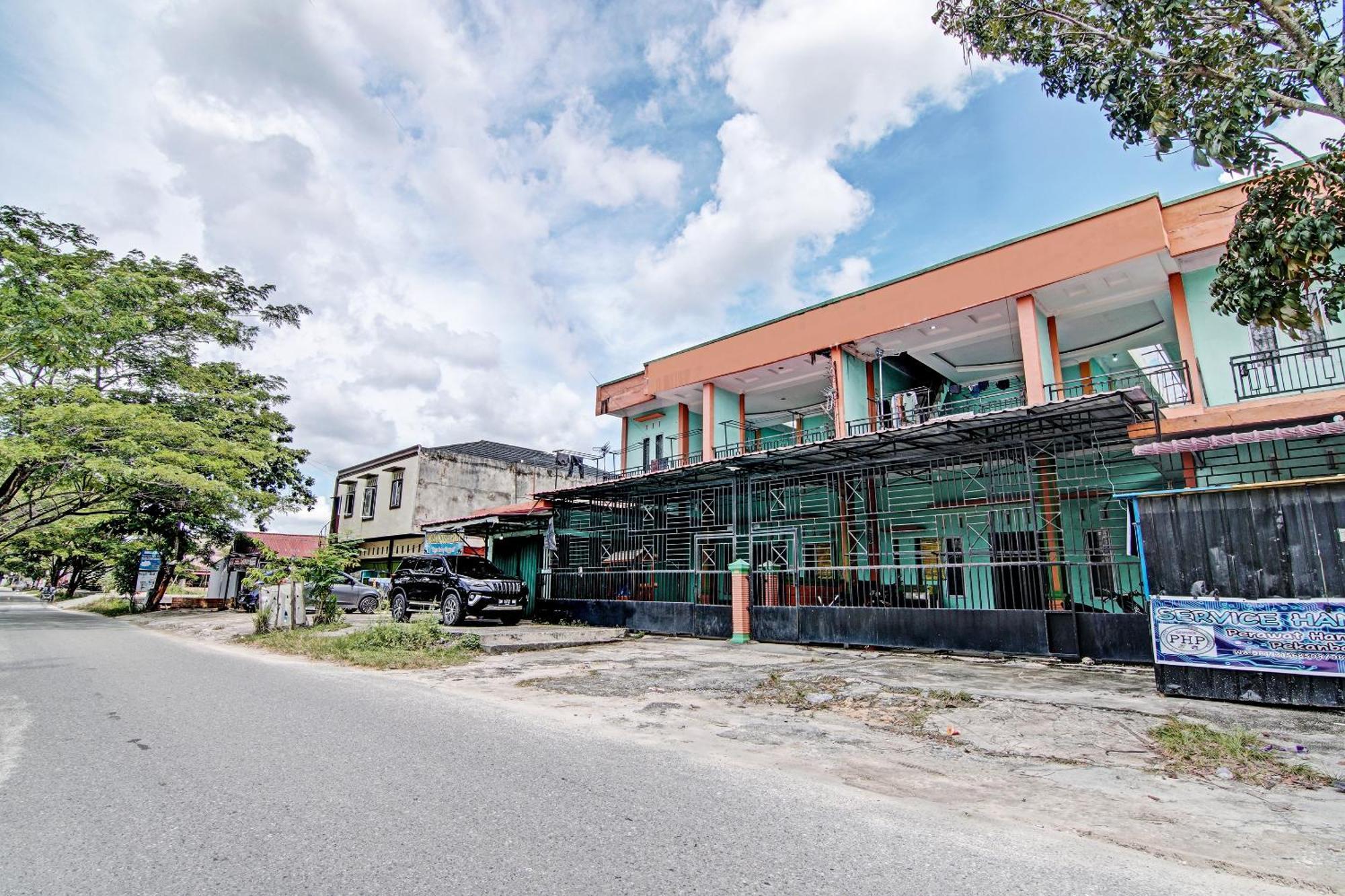 Spot On 92716 Syafira Near Perumahan Mustamindo Permai 1 Hotel