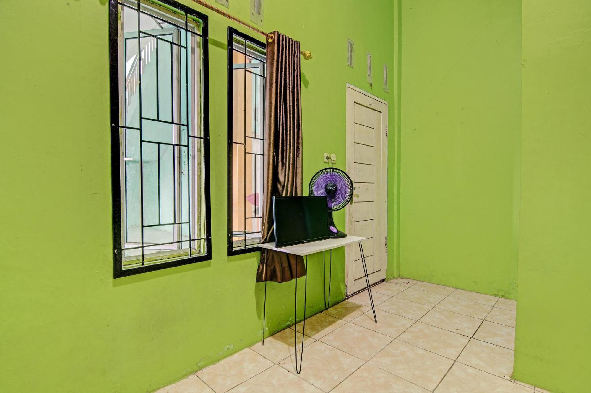 Hotel Spot On 92716 Syafira Near Perumahan Mustamindo Permai 1